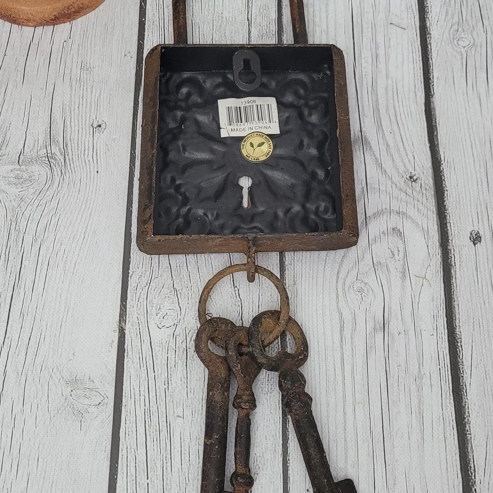 Vintage Metal Key Wall Decor